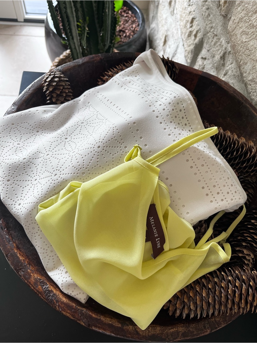 MELANIE LYNE White & Chartreuse Top Size M
